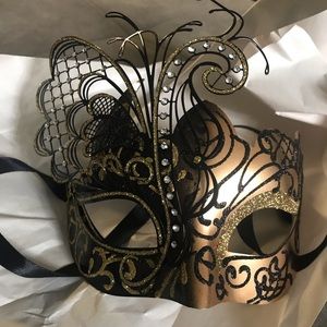 Venetian-style mask - NEVER WORN